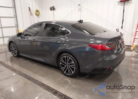 2025 Toyota Camry Xle z USA, uszkodzony, nr VIN 4T1DAACK2SU077610